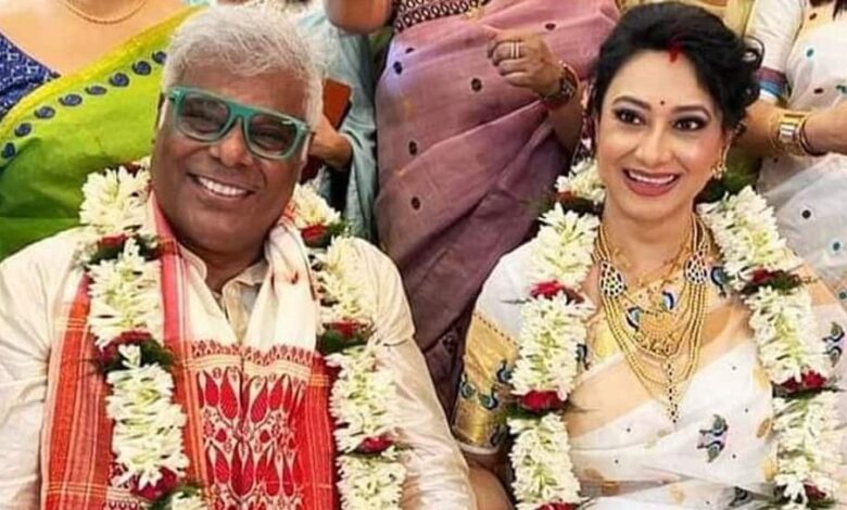 जाने-माने अभिनेता आशीष विद्यार्थी ने असम की फैशन एंटरप्रेन्योर रुपाली बरुआ से शादी की